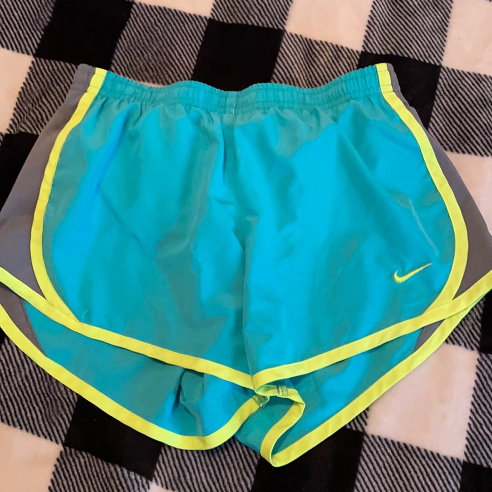 Nike dry fit tempo shorts M